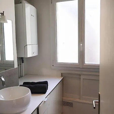 Parisien Au Coeur Du 9e Apartment