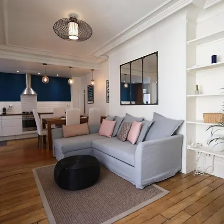 Apartment Parisien Au Coeur Du 9e