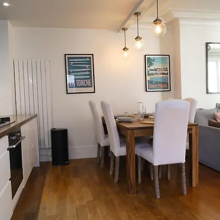 Apartment Parisien Au Coeur Du 9e